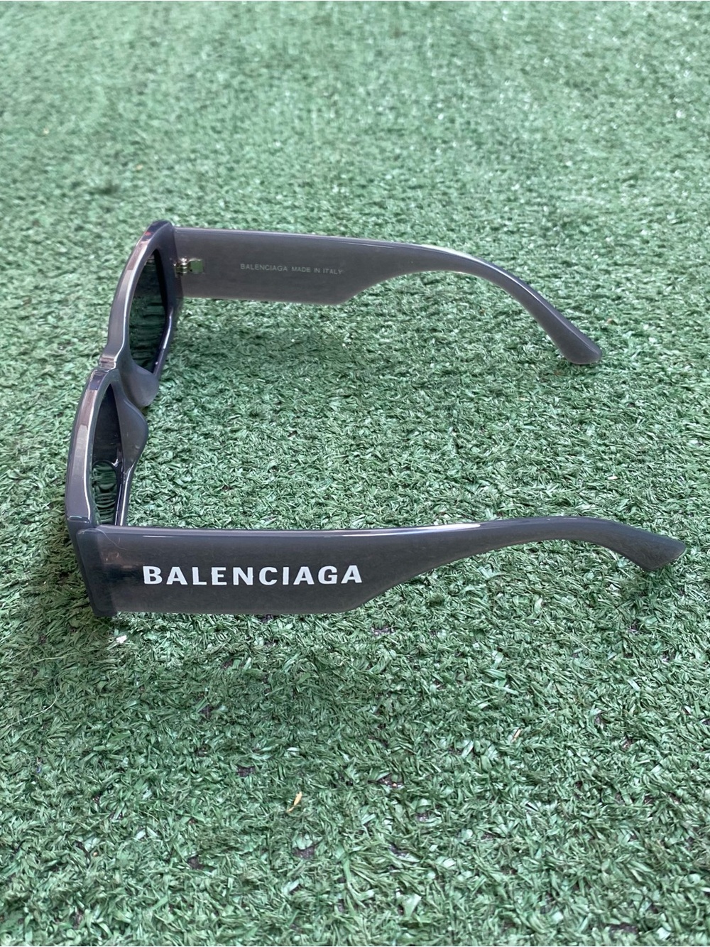 Fashion Sunglasses - Picture 2 of 5
